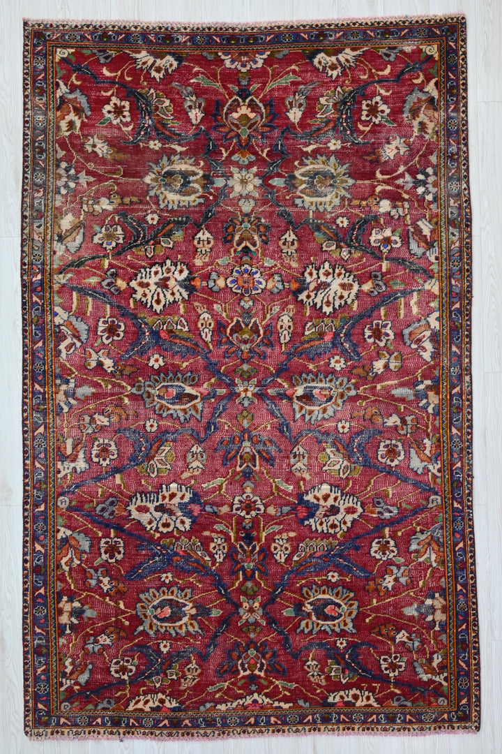 red Medium rug 4' 11" x 7' 10"