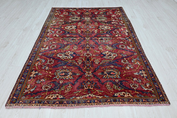 red Medium rug 4' 11" x 7' 10"