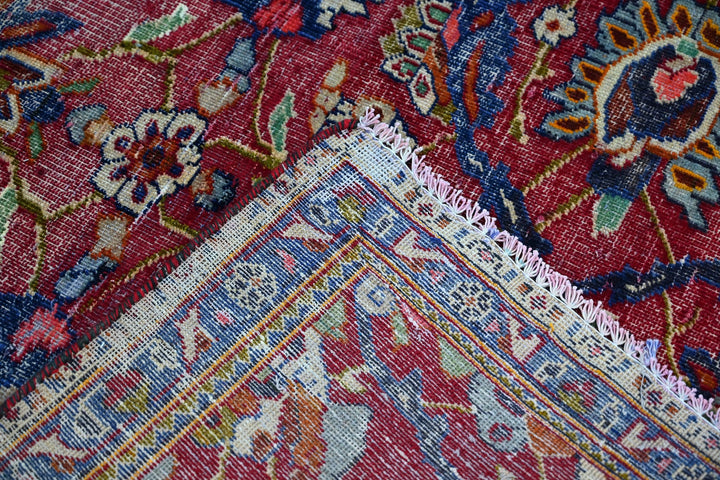 red Medium rug 4' 11" x 7' 10"