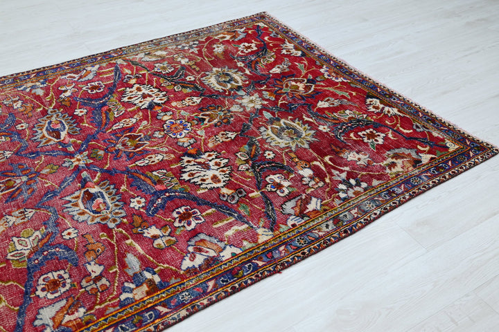 red Medium rug 4' 11" x 7' 10"