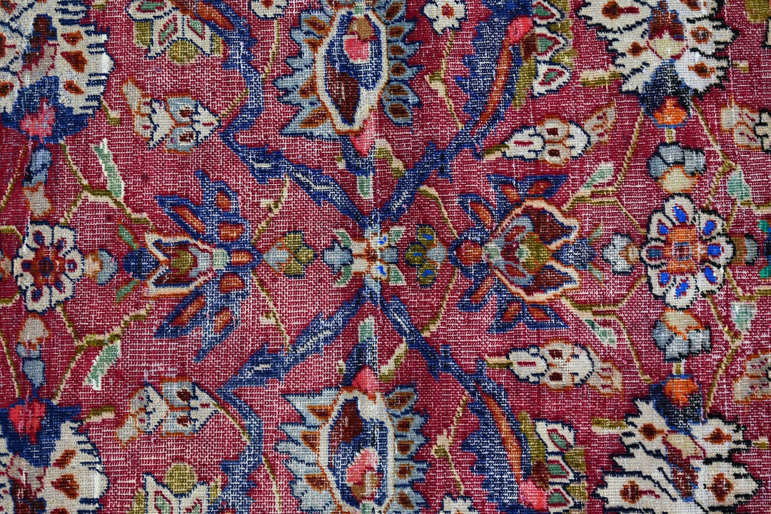 red Medium rug 4' 11" x 7' 10"