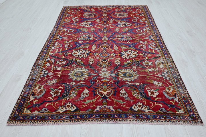red Medium rug 4' 11" x 7' 10"