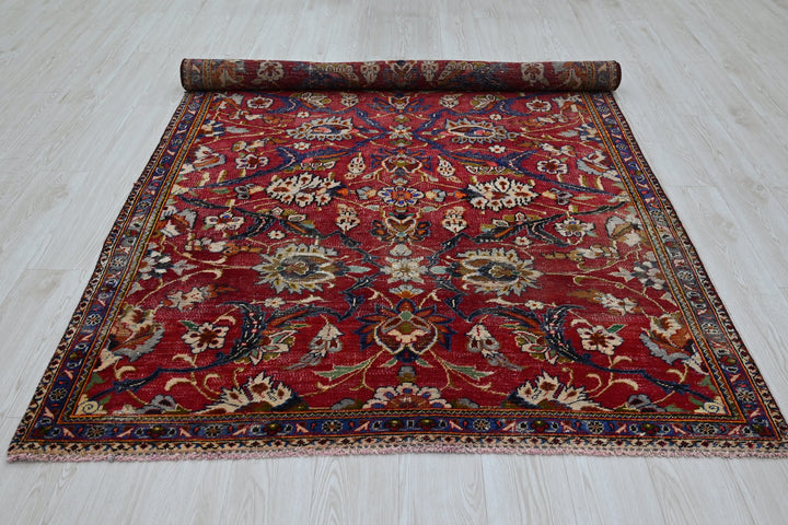 red Medium rug 4' 11" x 7' 10"