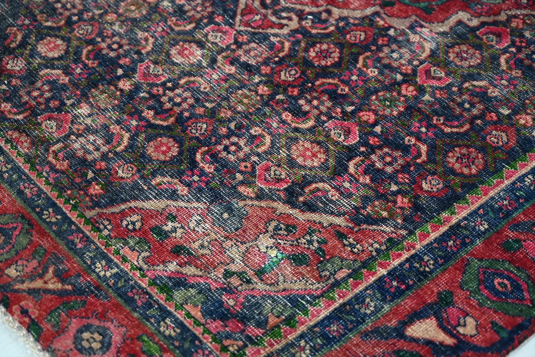 blue Accent rug 4' 0" x 6' 4"