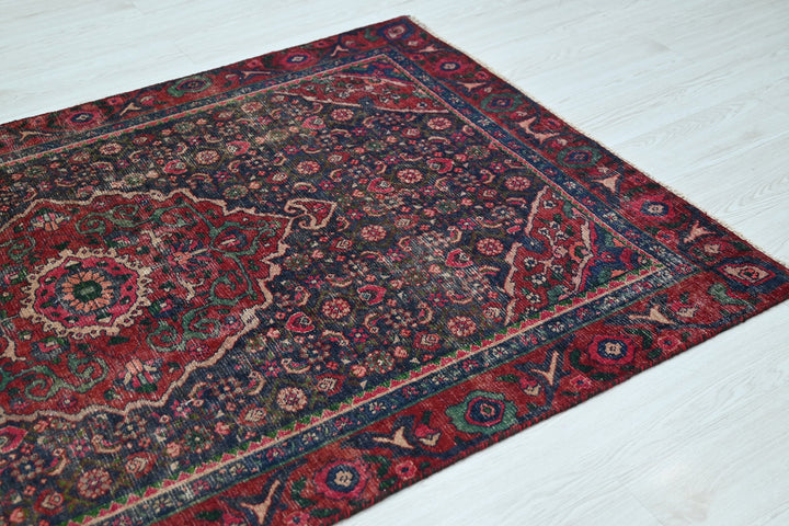 blue Accent rug 4' 0" x 6' 4"