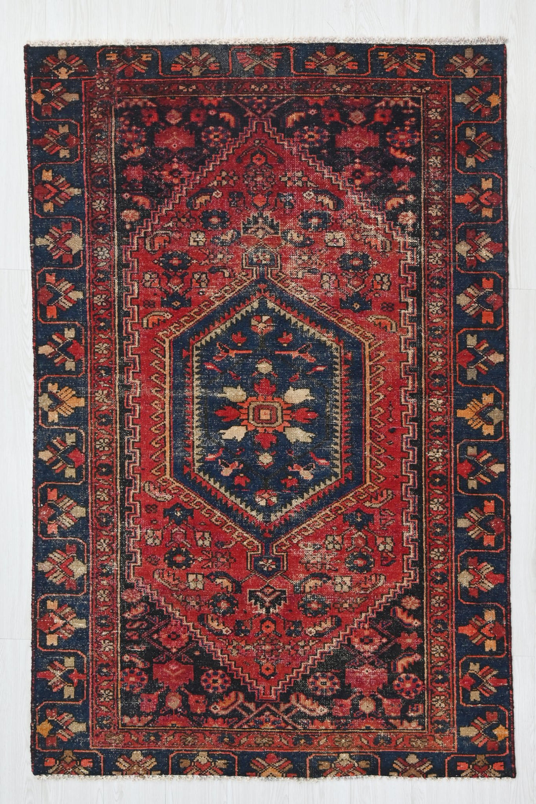 red Accent rug 3' 10" x 5' 11"