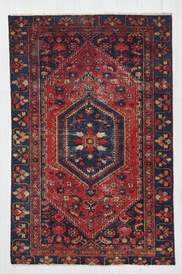 red Accent rug 3' 10" x 5' 11"