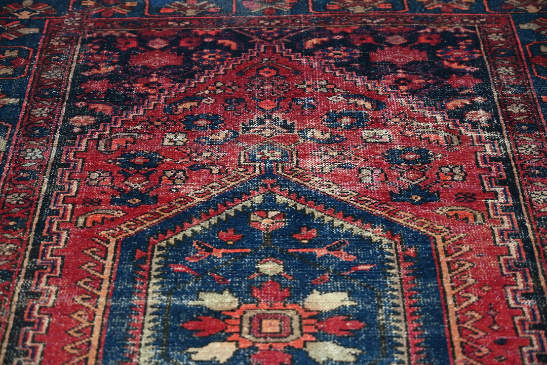 red Accent rug 3' 10" x 5' 11"