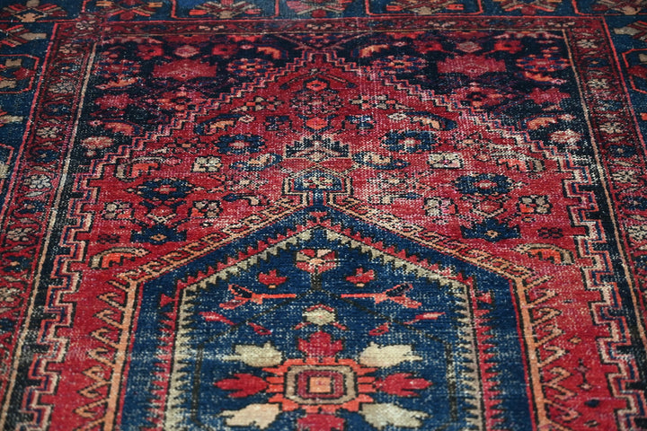 red Accent rug 3' 10" x 5' 11"
