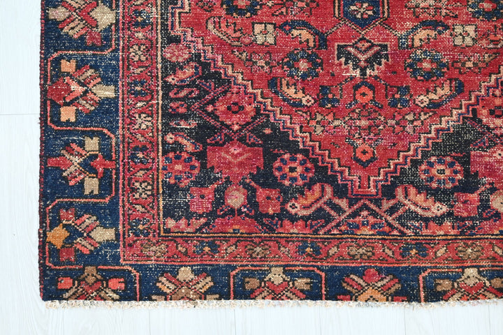 red Accent rug 3' 10" x 5' 11"
