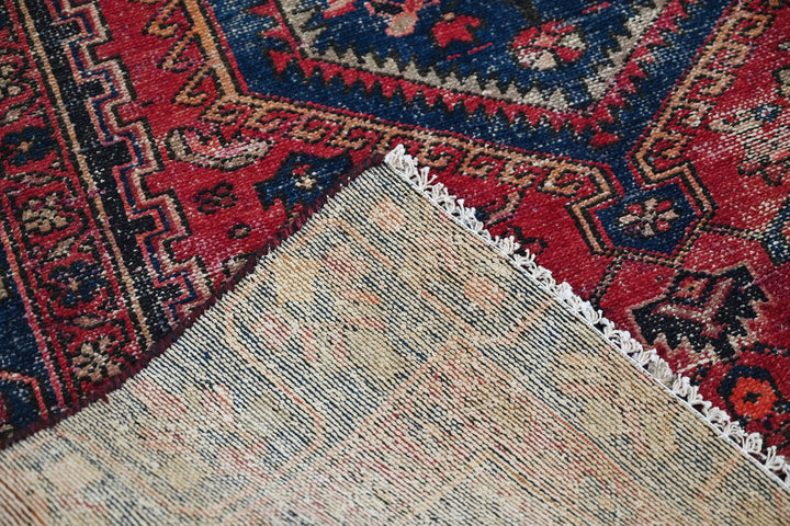 red Accent rug 3' 10" x 5' 11"
