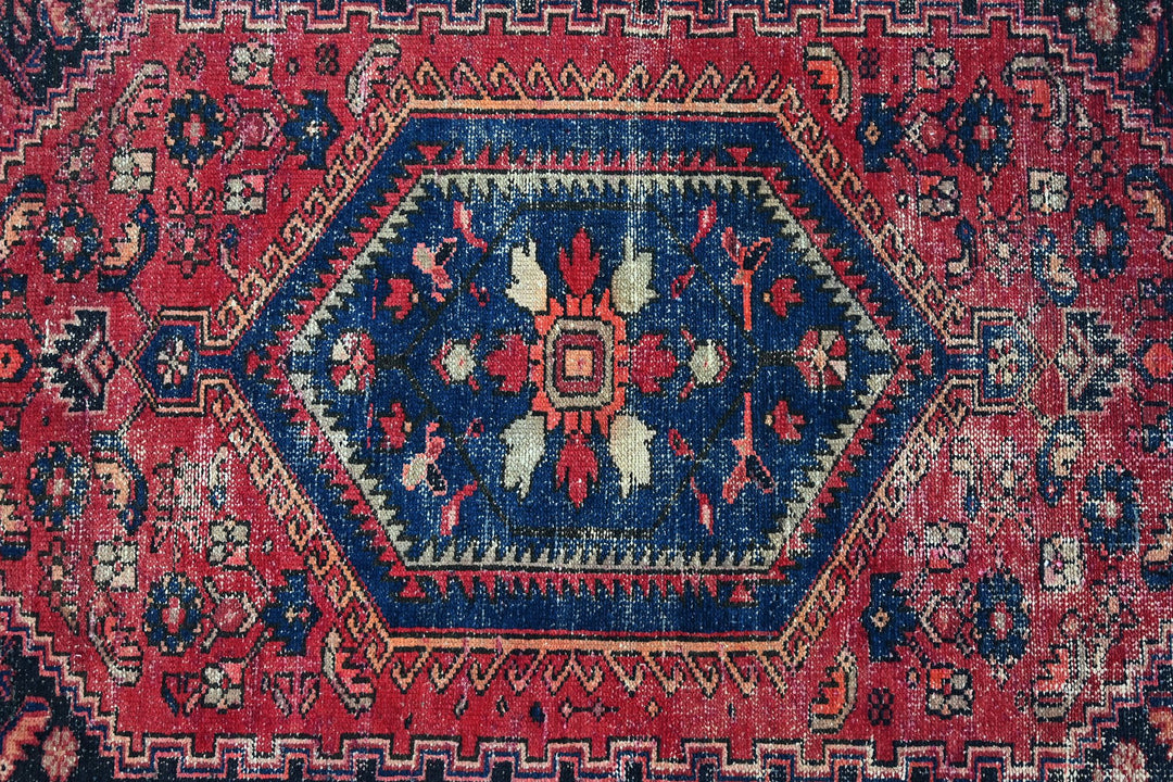 red Accent rug 3' 10" x 5' 11"