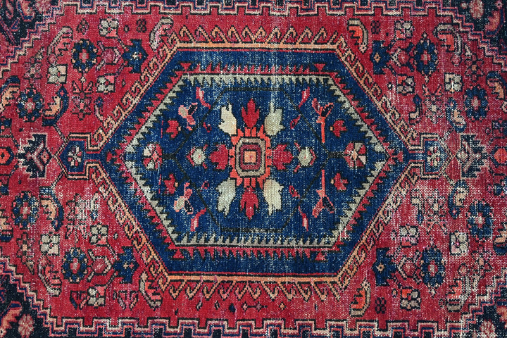 red Accent rug 3' 10" x 5' 11"