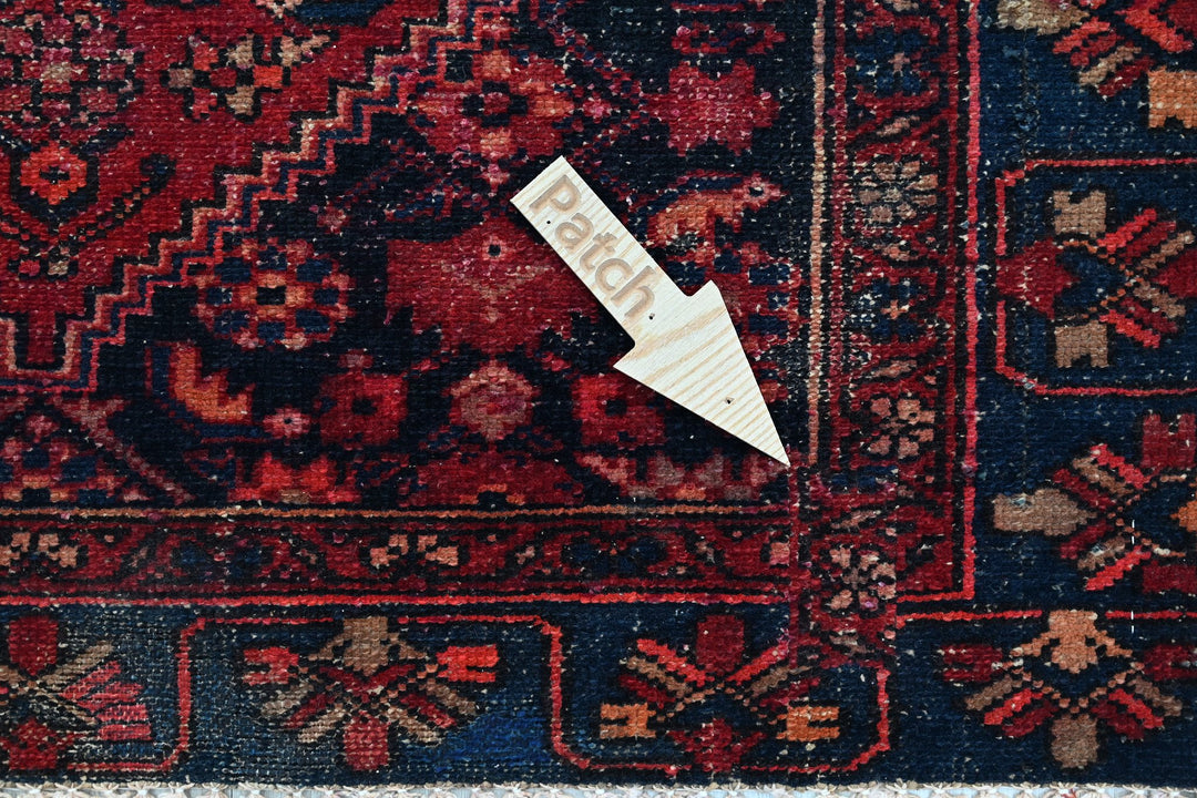 red Accent rug 3' 10" x 5' 11"