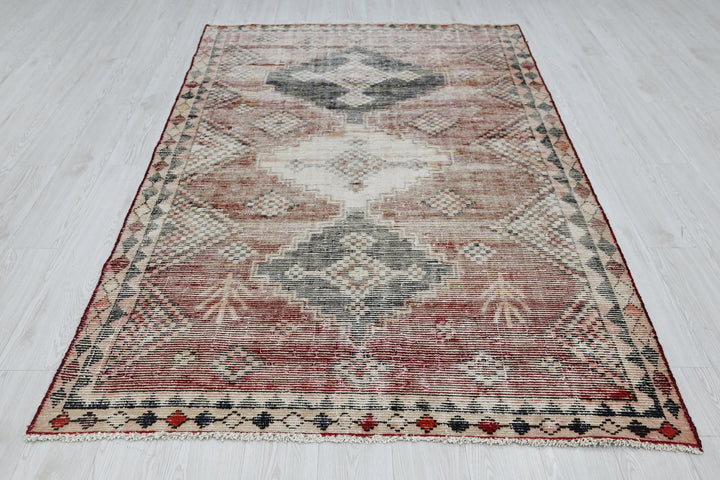 brown Medium rug 4' 10" x 7' 10"