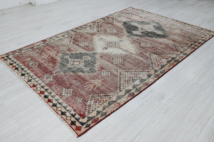 brown Medium rug 4' 10" x 7' 10"