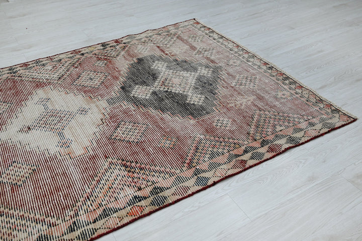 brown Medium rug 4' 10" x 7' 10"