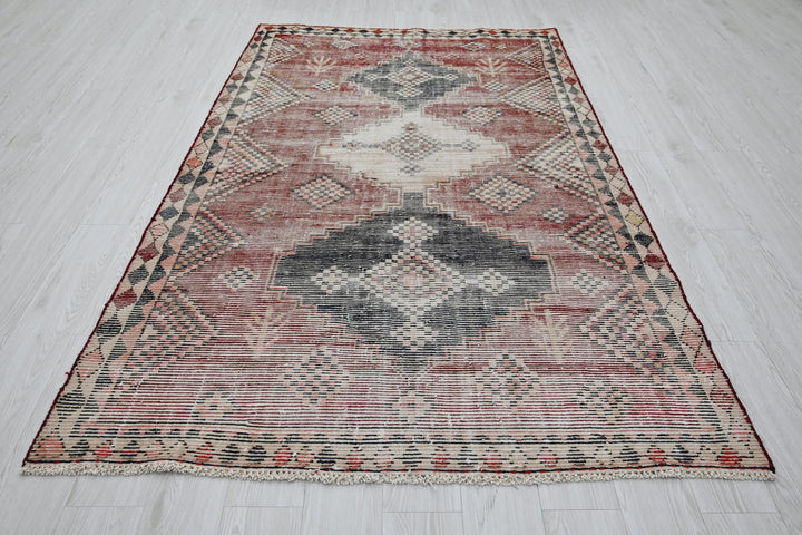 brown Medium rug 4' 10" x 7' 10"