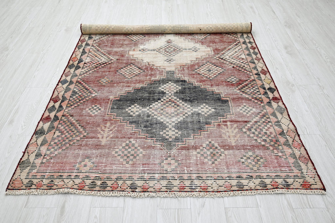 brown Medium rug 4' 10" x 7' 10"