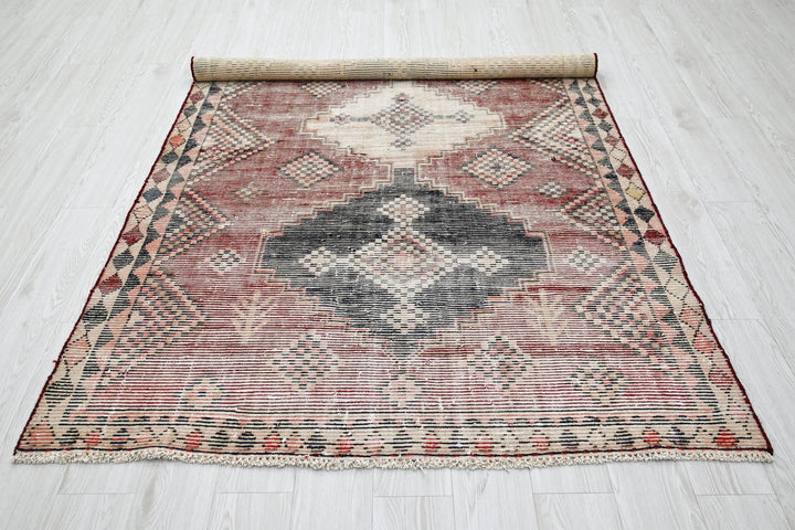 brown Medium rug 4' 10" x 7' 10"