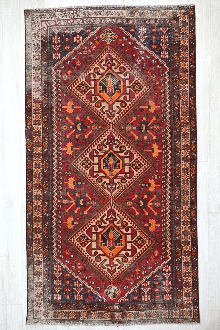 red Large rug 5' 0" x 9' 7"