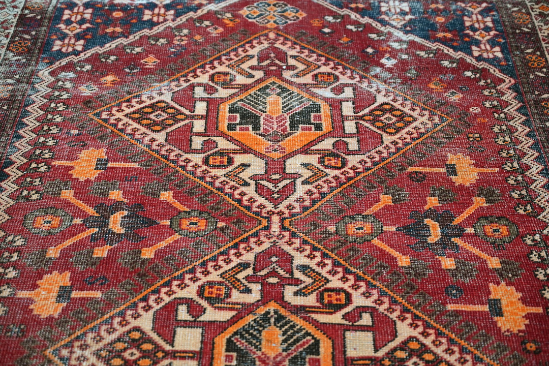 red Large rug 5' 0" x 9' 7"