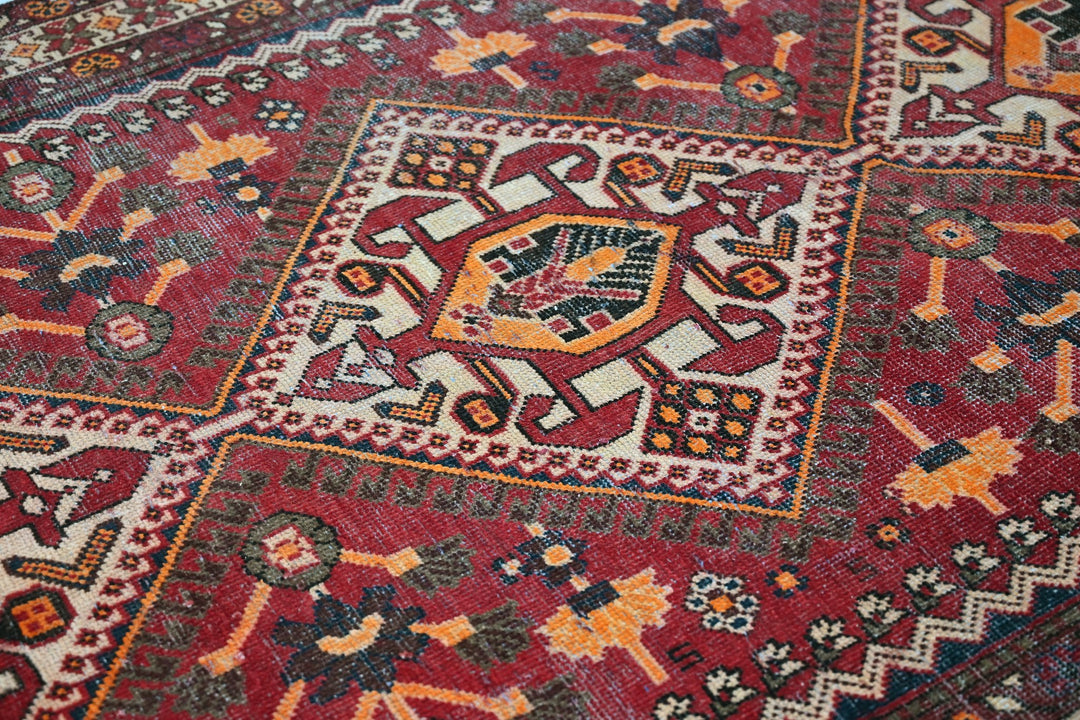 red Large rug 5' 0" x 9' 7"
