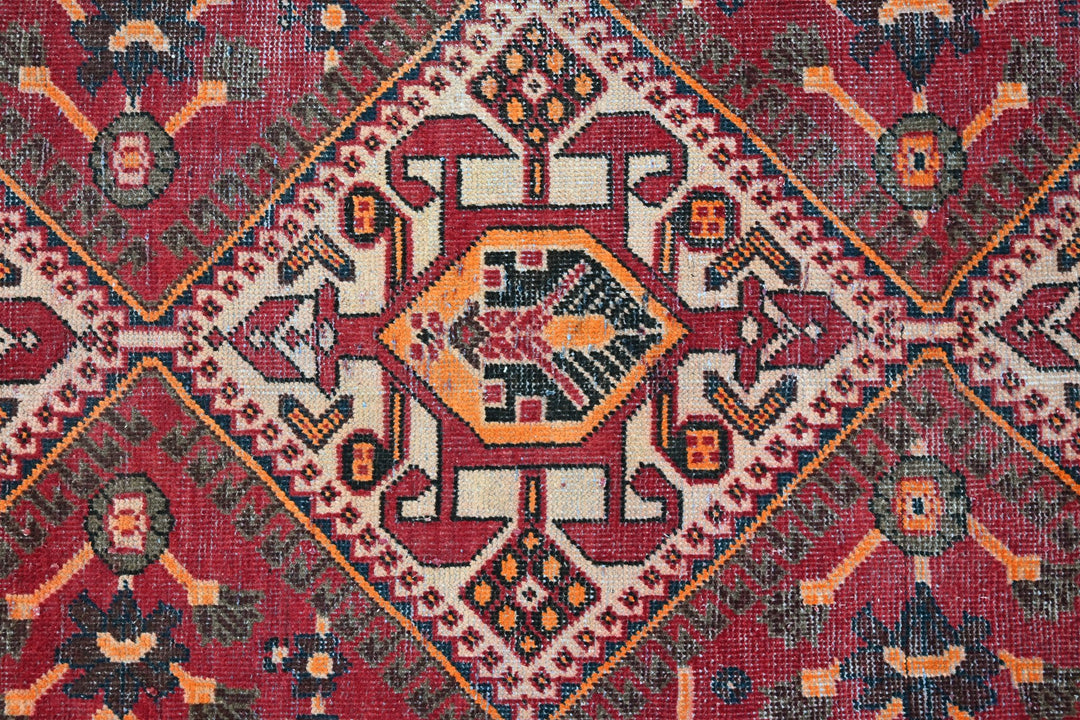red Large rug 5' 0" x 9' 7"