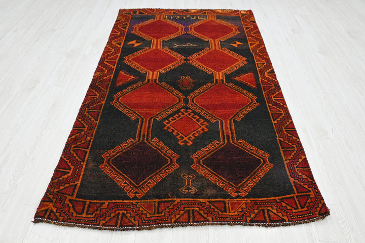 black Medium rug 4' 3" x 8' 1"