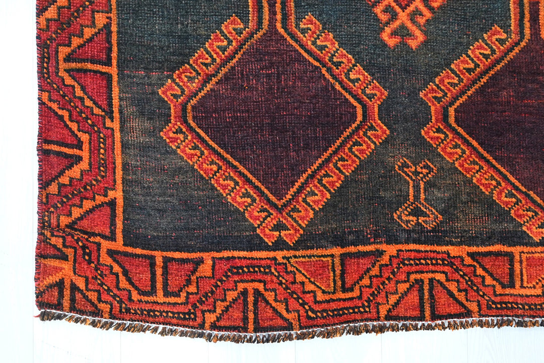 black Medium rug 4' 3" x 8' 1"