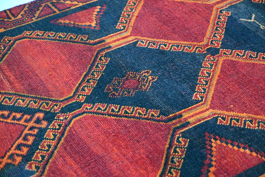 black Medium rug 4' 3" x 8' 1"