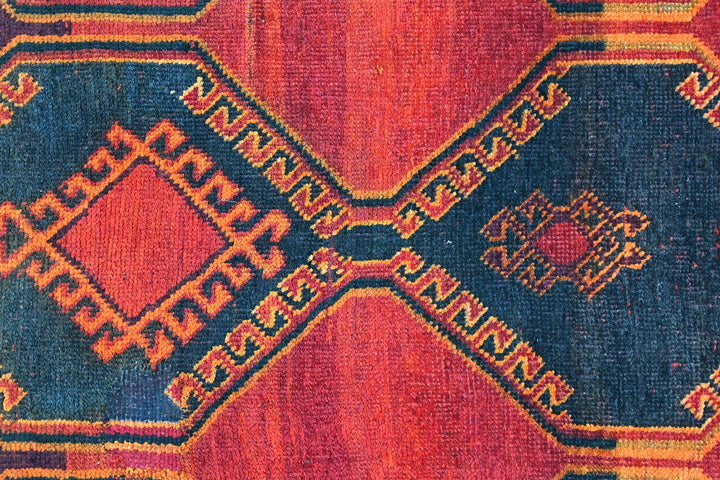 black Medium rug 4' 3" x 8' 1"