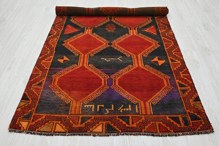 black Medium rug 4' 3" x 8' 1"