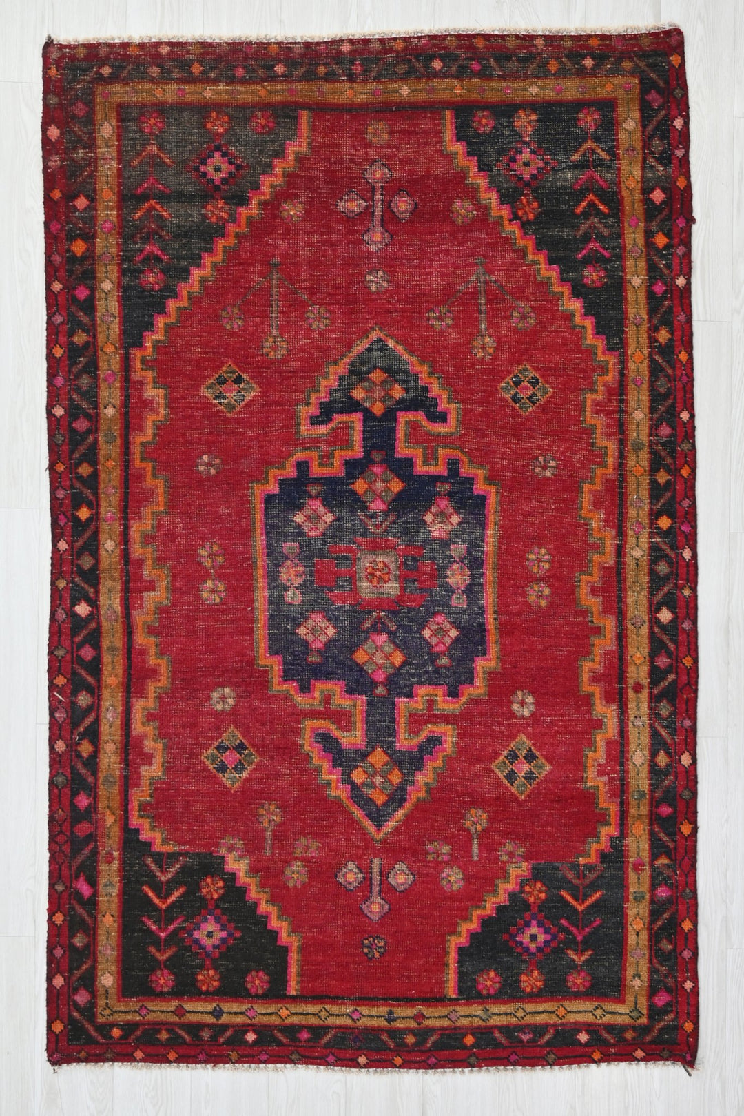 red Medium rug 4' 3" x 7' 4"