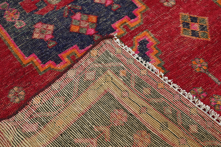 red Medium rug 4' 3" x 7' 4"
