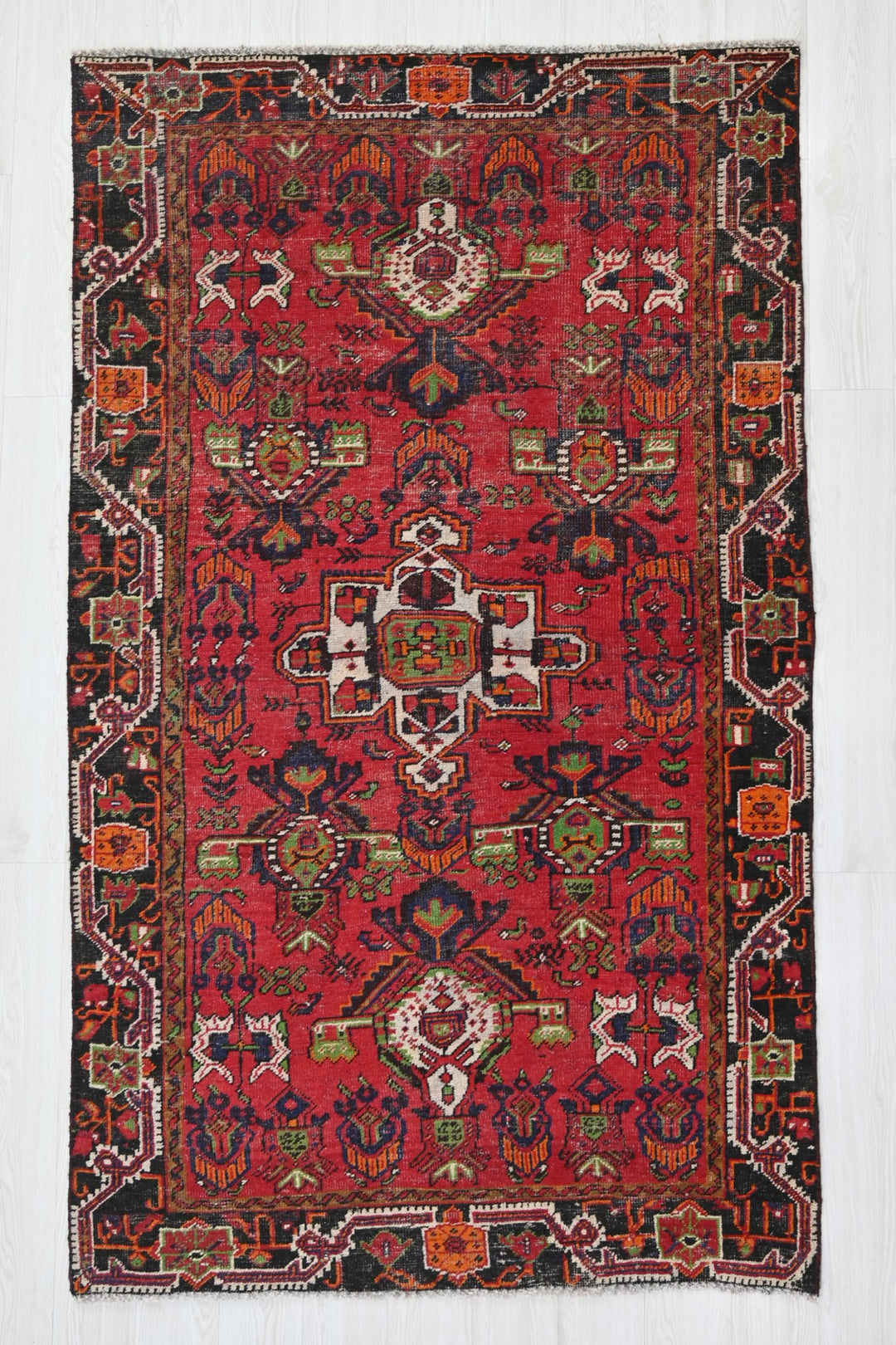 red Medium rug 4' 6" x 7' 9"