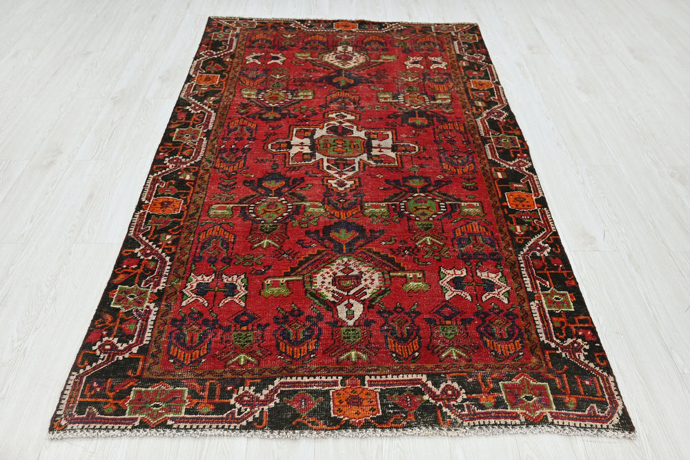 red Medium rug 4' 6" x 7' 9"
