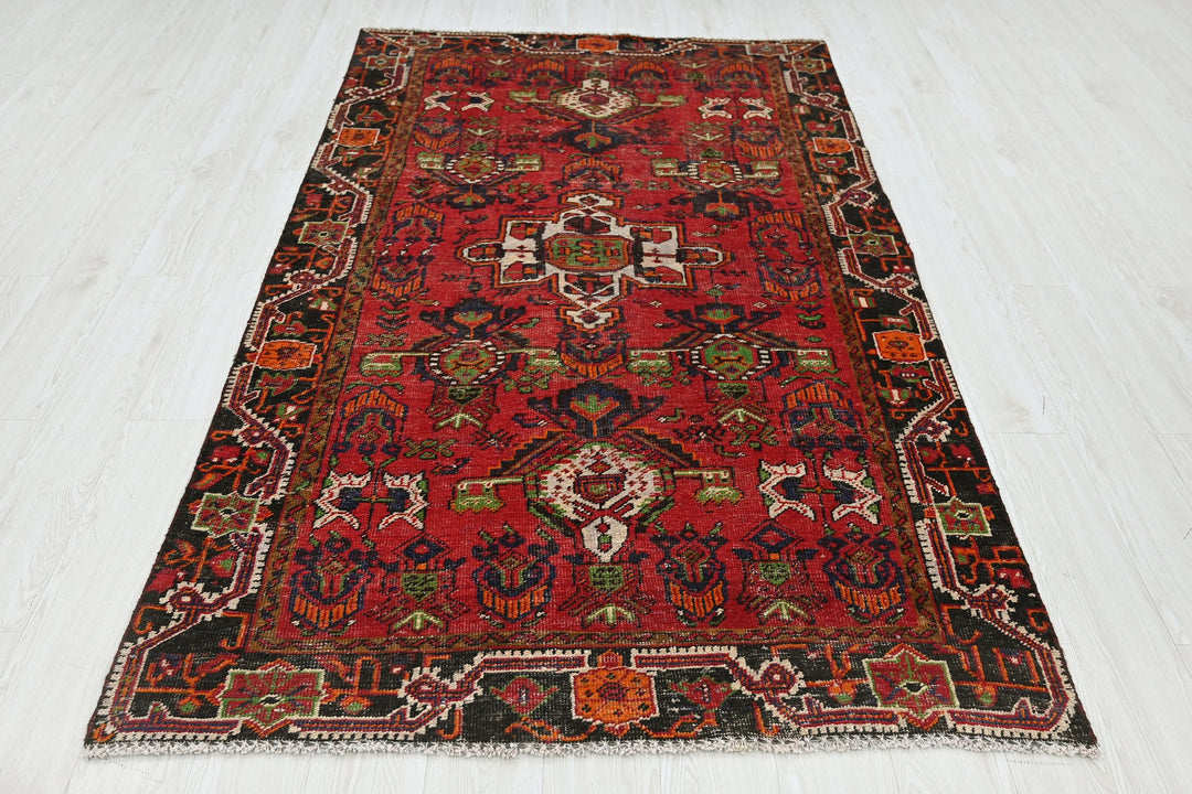 red Medium rug 4' 6" x 7' 9"