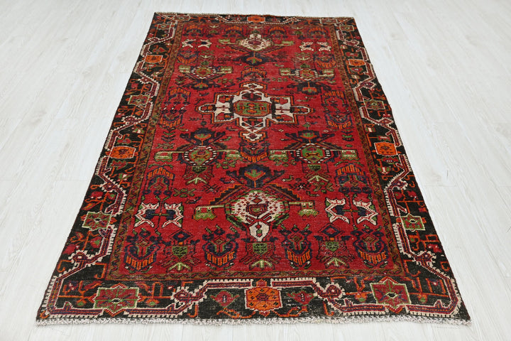 red Medium rug 4' 6" x 7' 9"