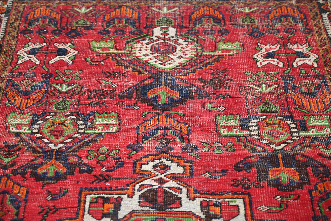 red Medium rug 4' 6" x 7' 9"