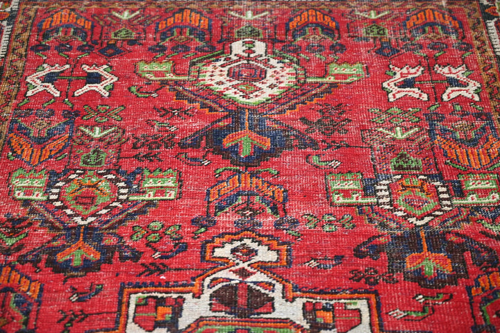 red Medium rug 4' 6" x 7' 9"