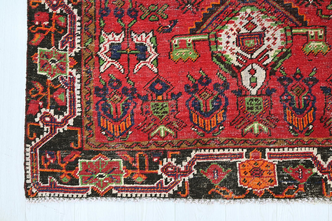 red Medium rug 4' 6" x 7' 9"