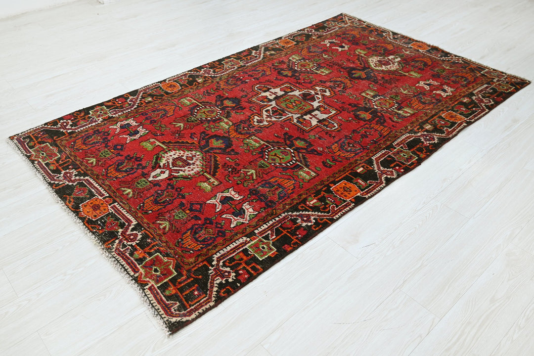 red Medium rug 4' 6" x 7' 9"