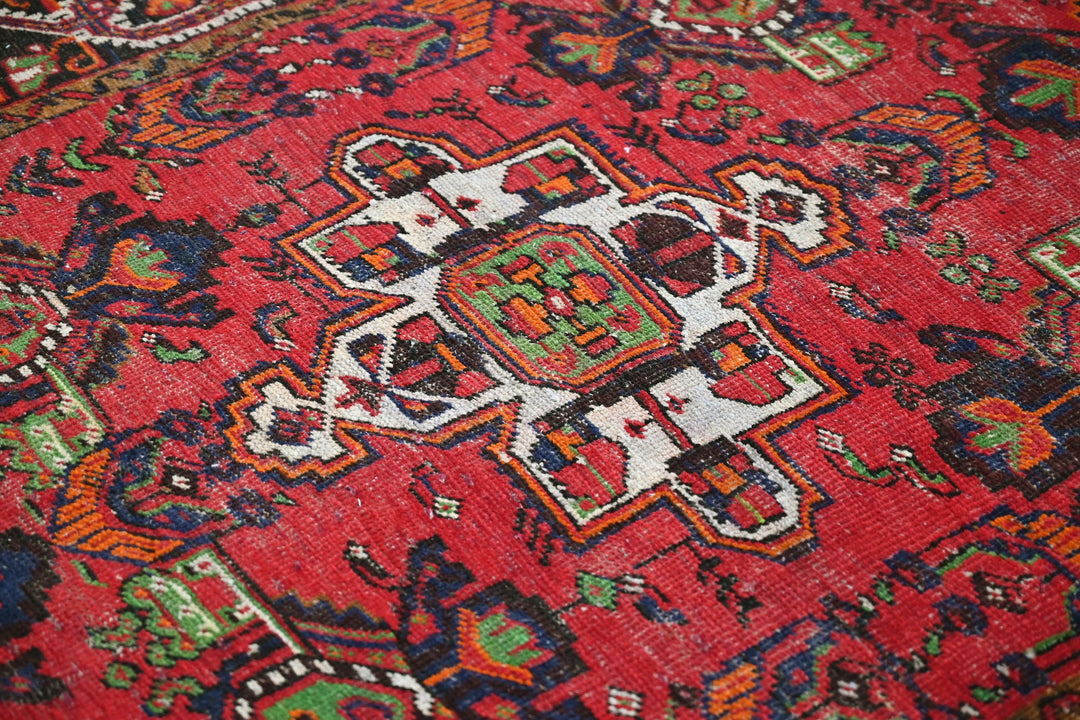 red Medium rug 4' 6" x 7' 9"