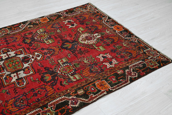 red Medium rug 4' 6" x 7' 9"