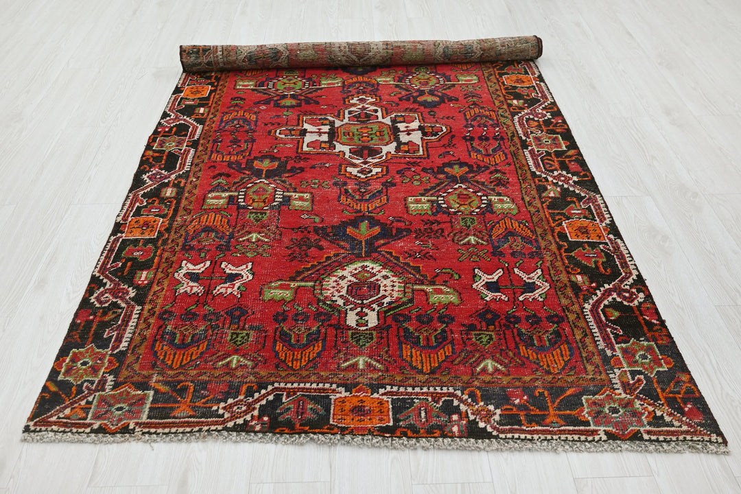 red Medium rug 4' 6" x 7' 9"