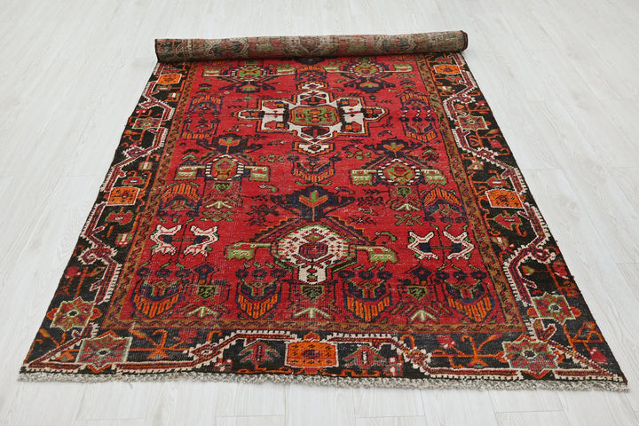 red Medium rug 4' 6" x 7' 9"