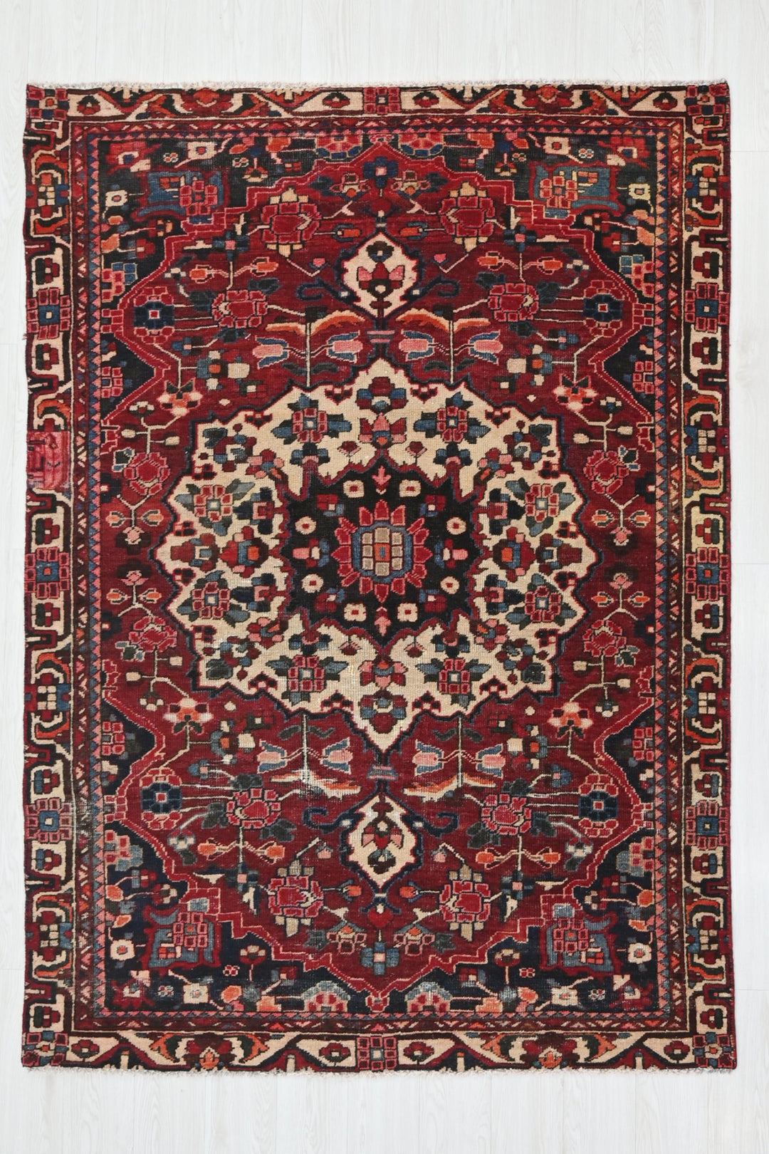 red Medium rug 5' 0" x 7' 1"