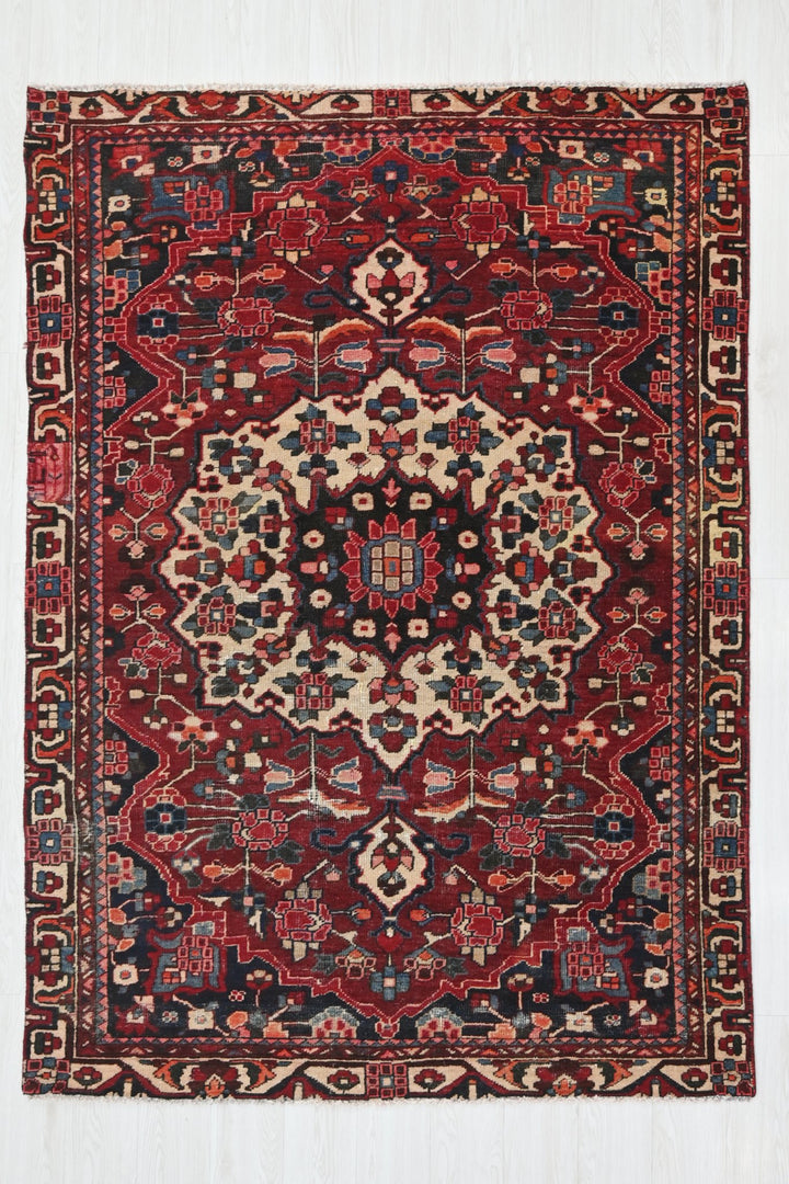 red Medium rug 5' 0" x 7' 1"