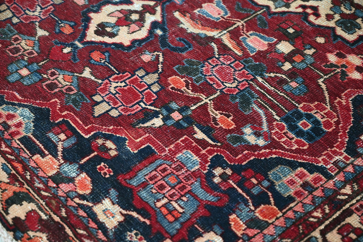 red Medium rug 5' 0" x 7' 1"